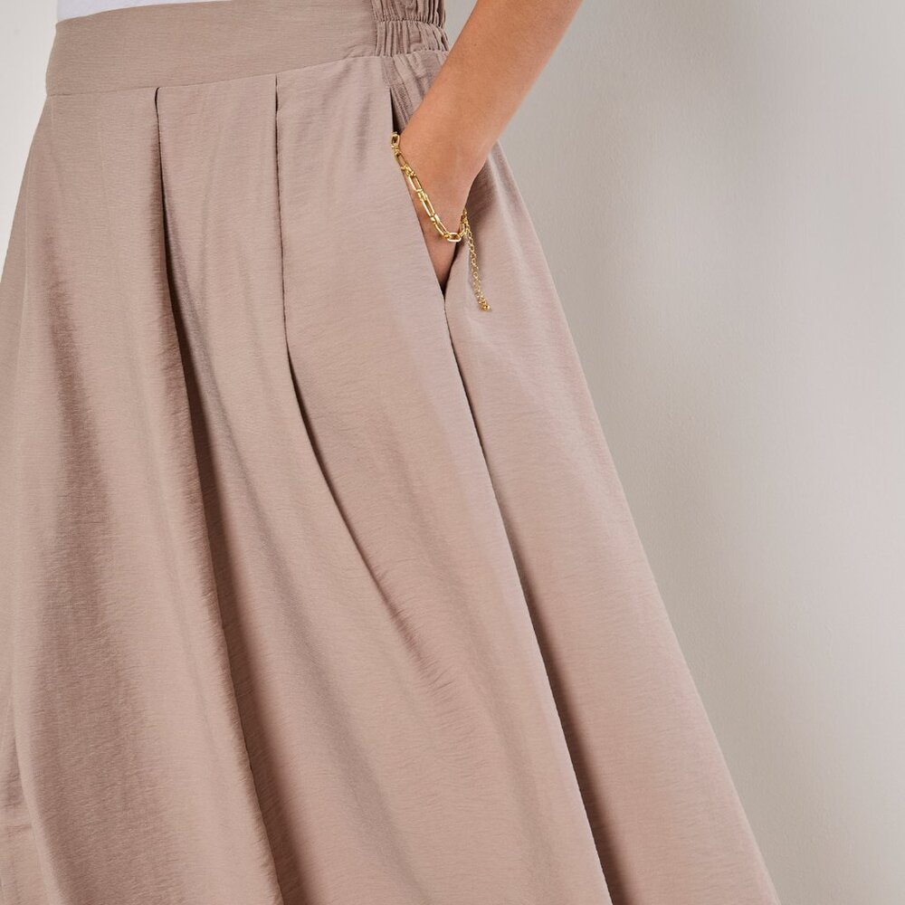 Midi Skirt with Pockets! NWT